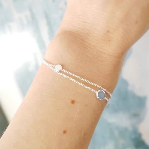 Bracelet double avec médailles décalées en argent 925 recyclé minimaliste avec chaine ajustable