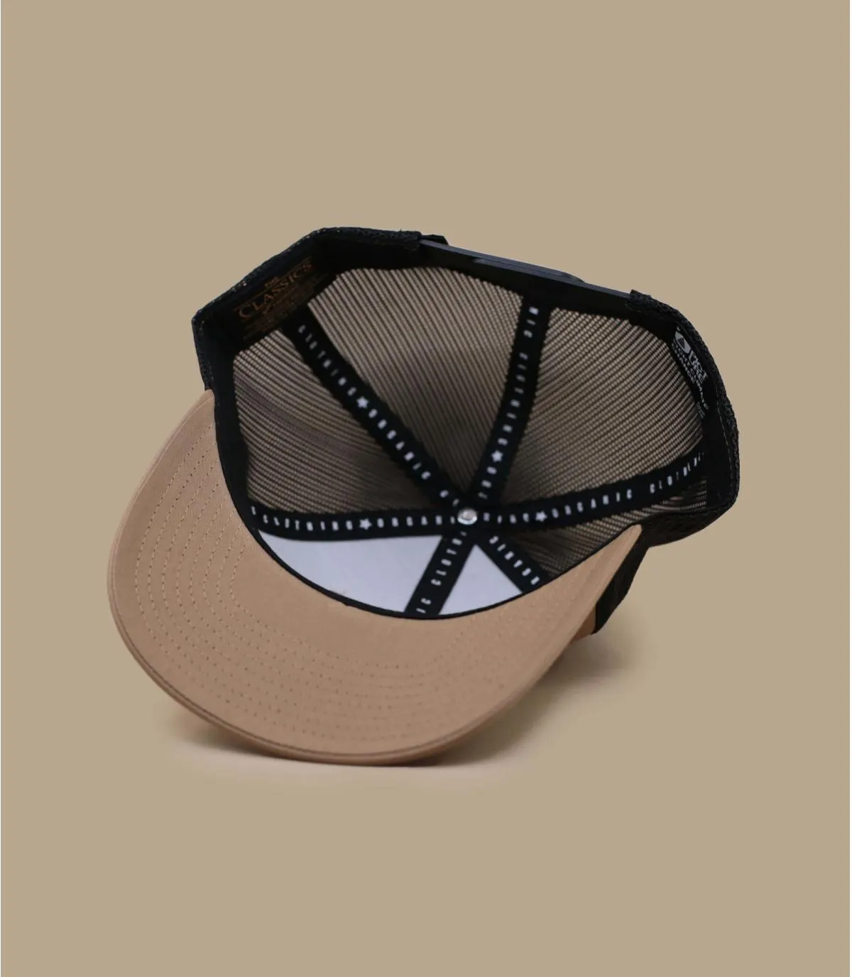 casquette trucker beige et noire - Casquette Byam Trucker dark stone Picture : Headict