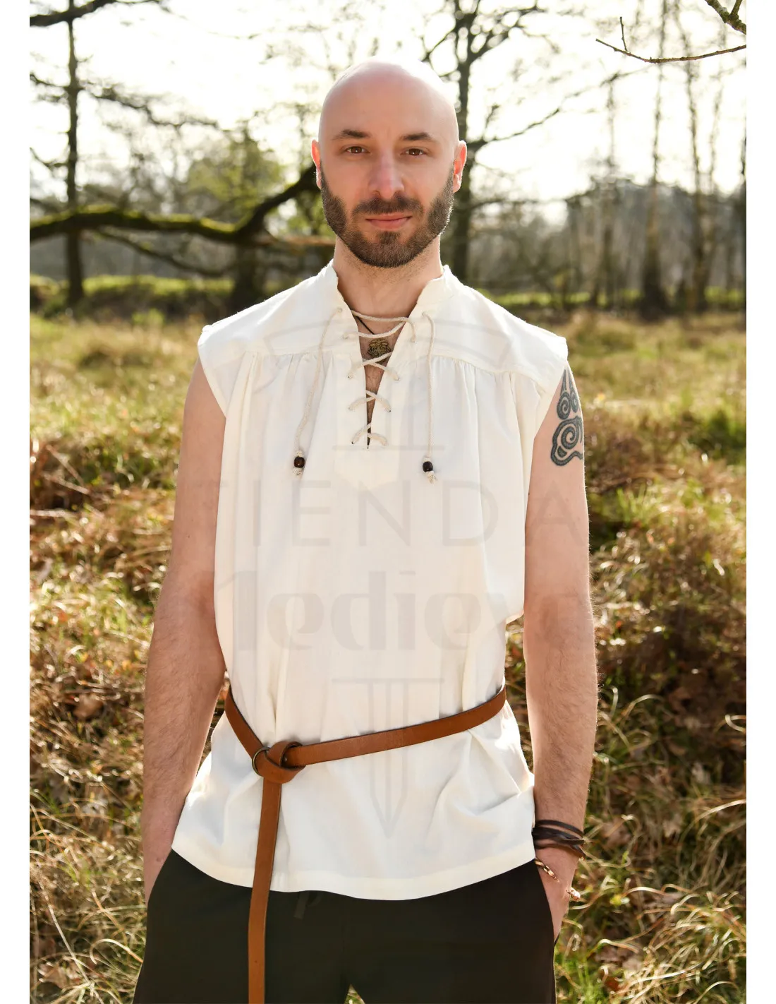 Chemise médiévale sans manches modèle Konstantin, blanc naturel ⚔️ Boutique