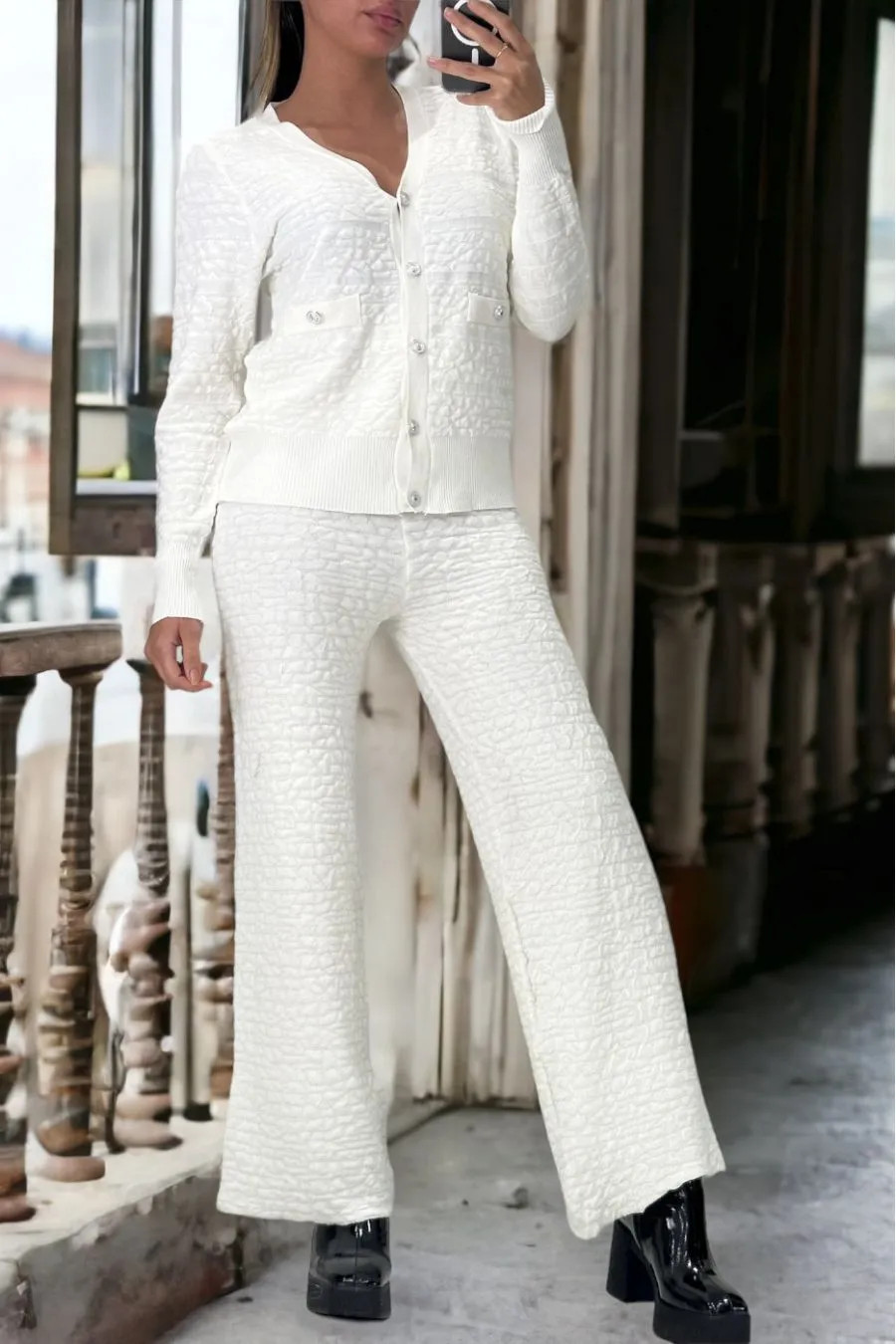 Ensemble blanc gilet et pantalon palazzo en jaquard très extensible