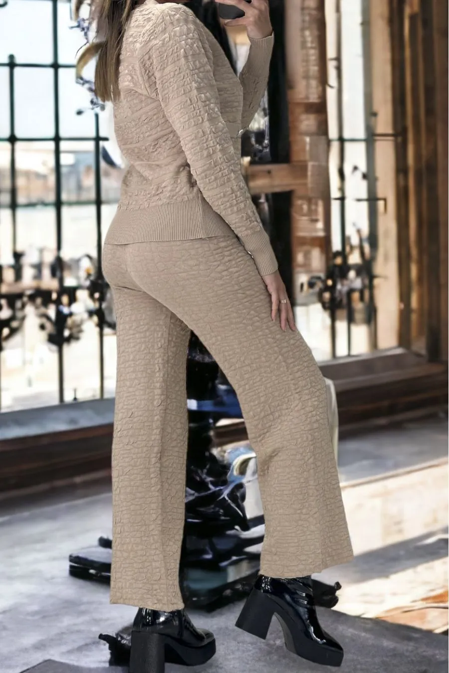 Ensemble taupe gilet et pantalon palazzo en jaquard très extensible