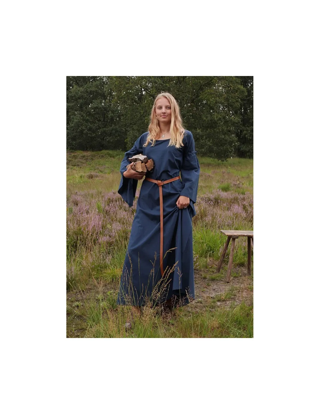 Robe médiévale femme Burglinde bleu manches trompette ⚔️ Boutique Épées