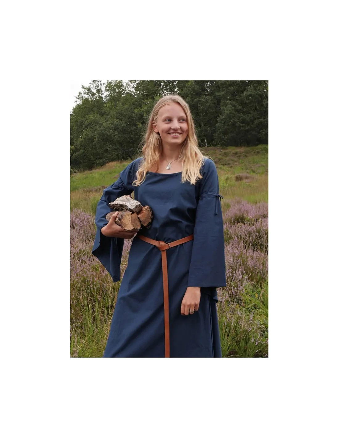 Robe médiévale femme Burglinde bleu manches trompette ⚔️ Boutique Épées