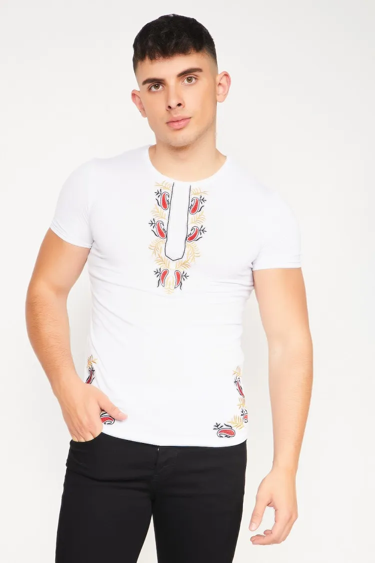 T-shirt blanc avec détails brodé