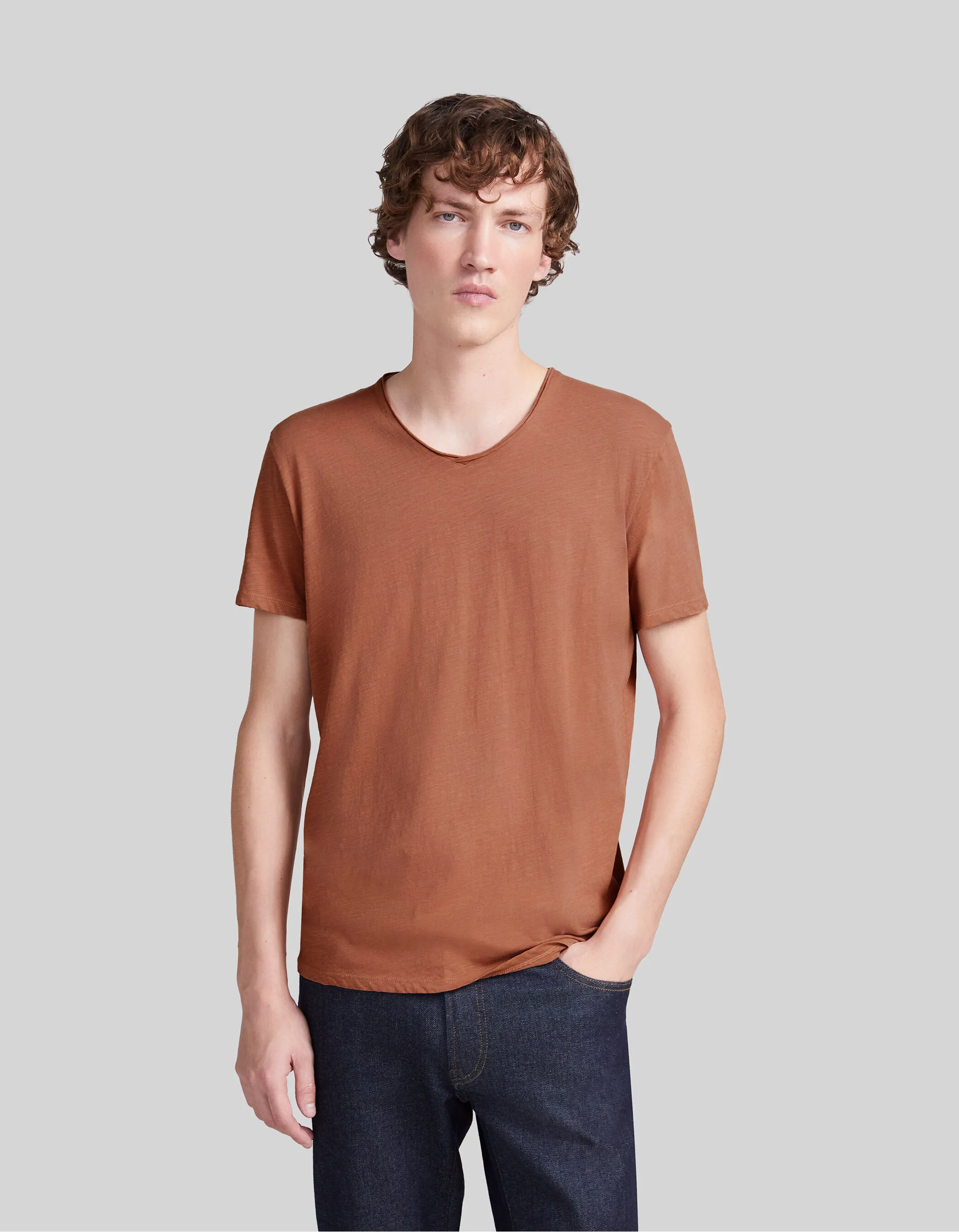 T-shirt L'Essentiel cognac coton bio encolure V Homme